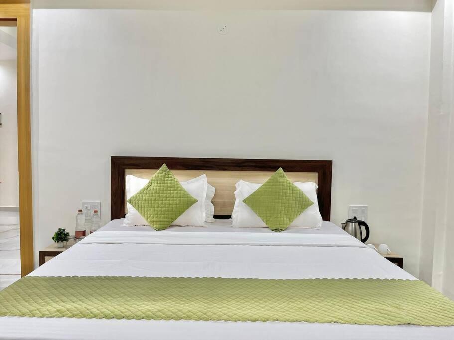 Host Jatin Kasauli Crest 7O1827O7O3 Leilighet Eksteriør bilde