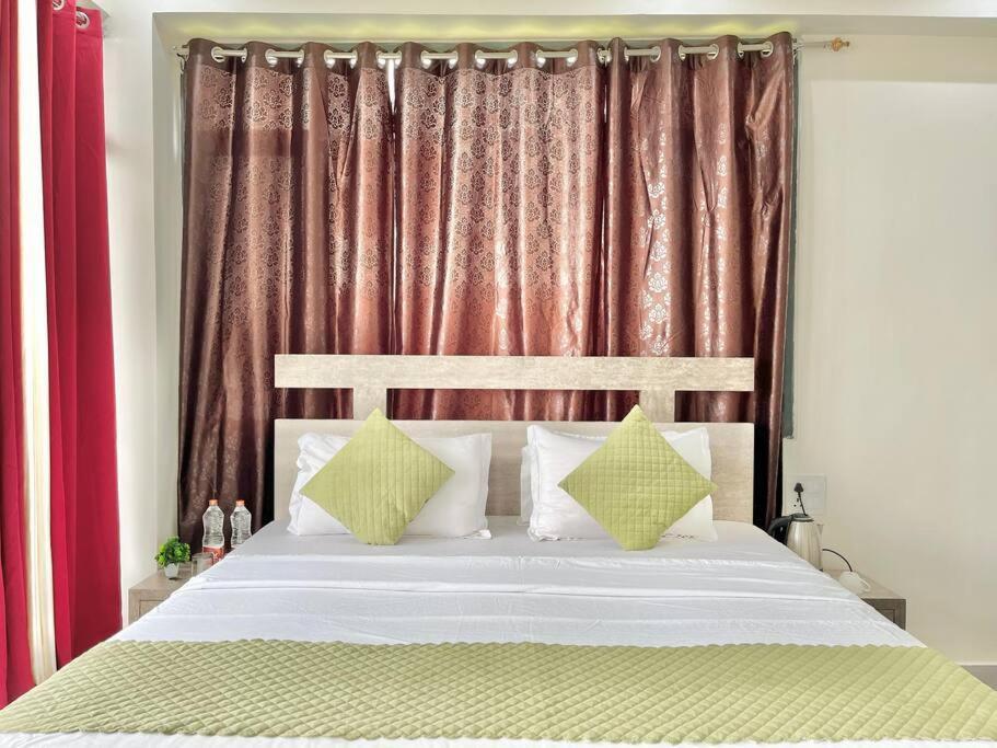 Host Jatin Kasauli Crest 7O1827O7O3 Leilighet Eksteriør bilde