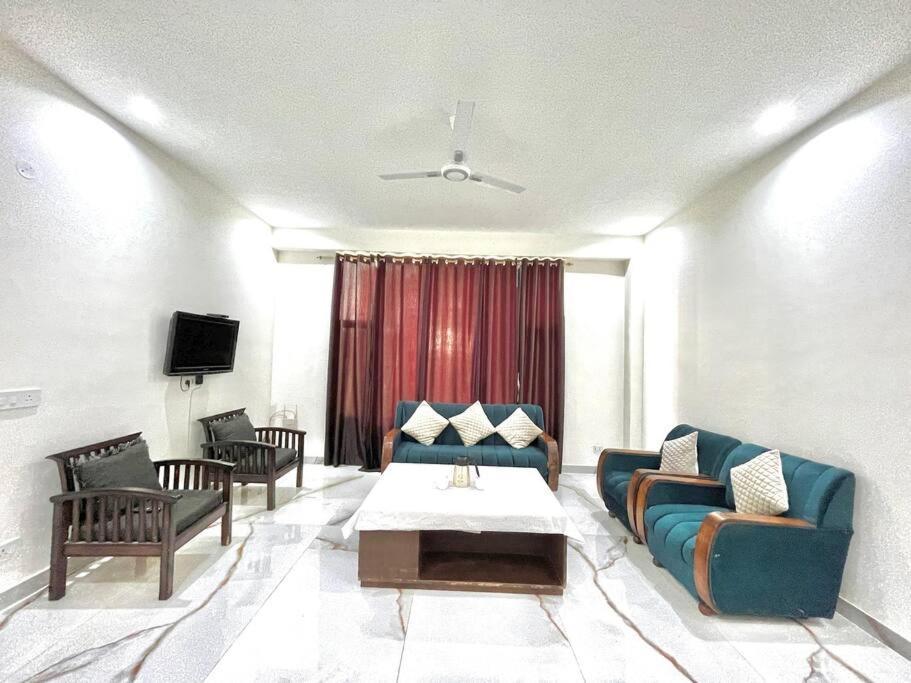 Host Jatin Kasauli Crest 7O1827O7O3 Leilighet Eksteriør bilde