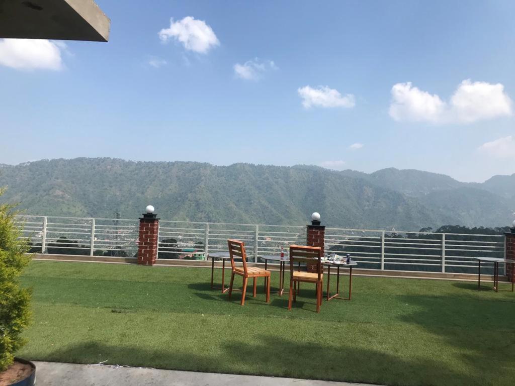 Host Jatin Kasauli Crest 7O1827O7O3 Leilighet Eksteriør bilde
